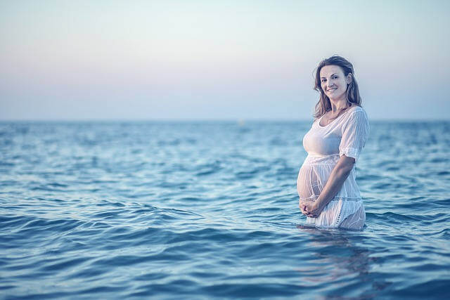 Woda odgrywa ogromne znaczenia w czasie ciąży.