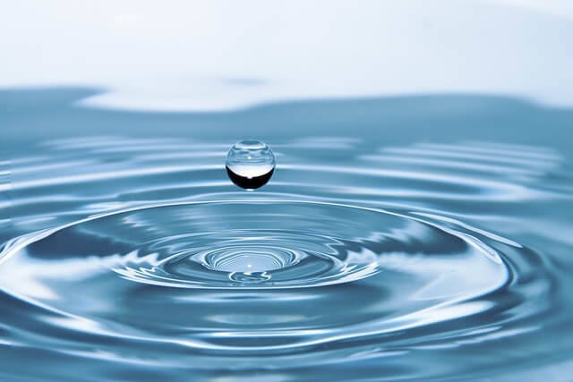 Woda jest elementarnym czynnikiem życia.